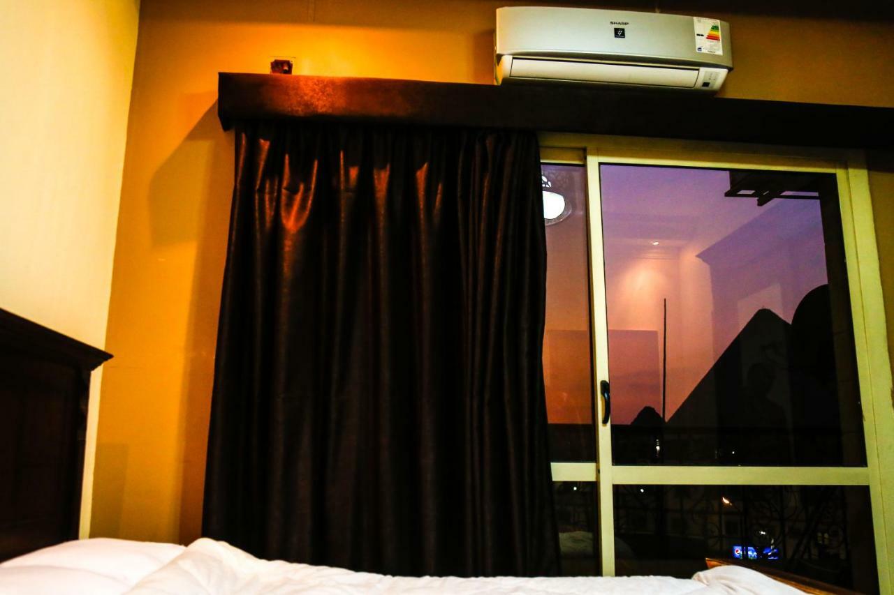 Happy days Pyramids Inn Kafret el-Gabal Exteriör bild