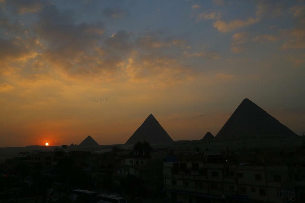 Happy days Pyramids Inn Kafret el-Gabal Exteriör bild